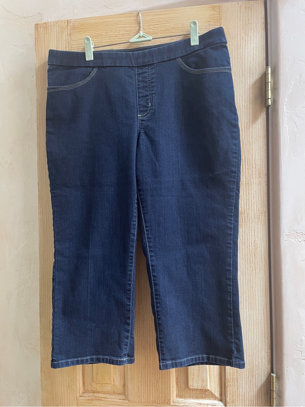 Stretch capris